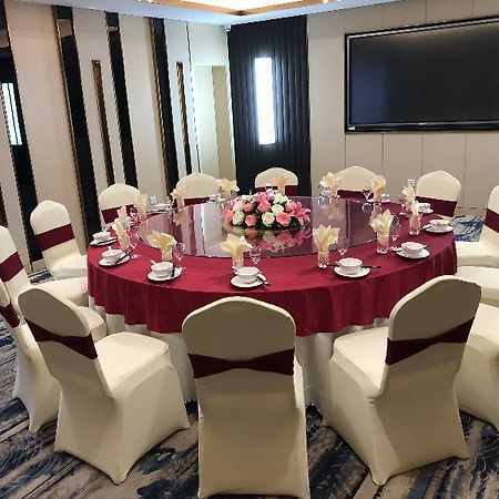 Holiday Inn Express Chengdu Tianhe Экстерьер фото