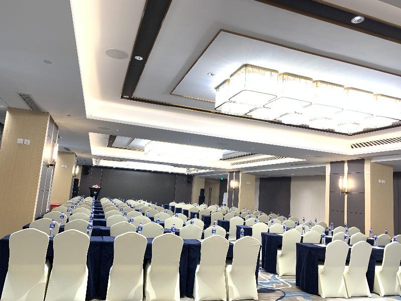 Holiday Inn Express Chengdu Tianhe Экстерьер фото